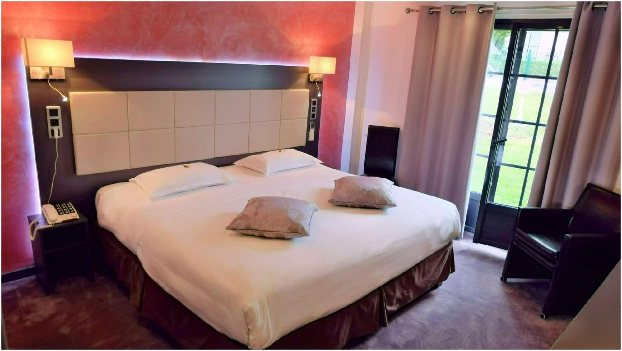 Hotel Restaurant Les Coquelicots, The Originals Relais 圣帕尔杜洛尔蒂日耶 外观 照片