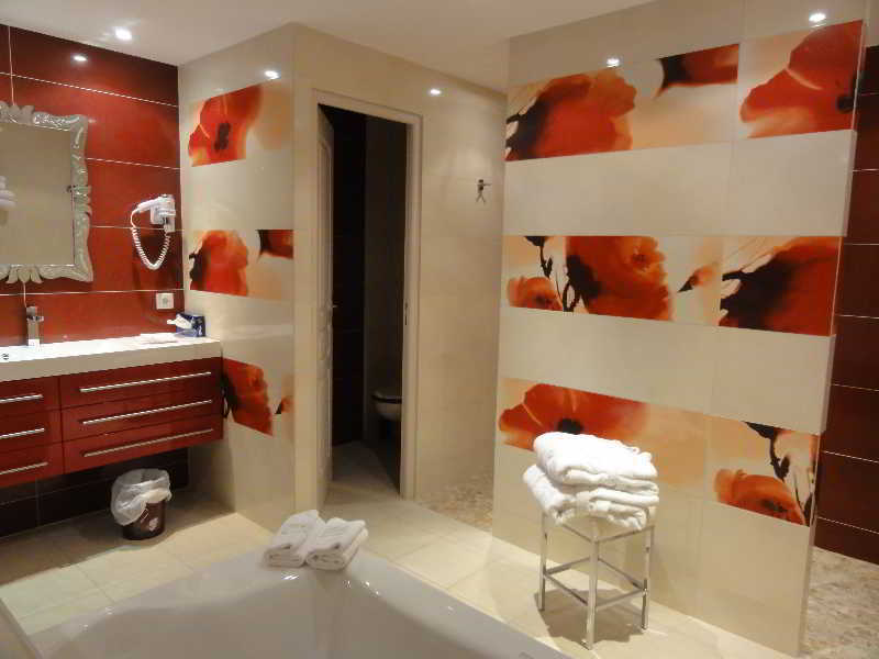 Hotel Restaurant Les Coquelicots, The Originals Relais 圣帕尔杜洛尔蒂日耶 外观 照片