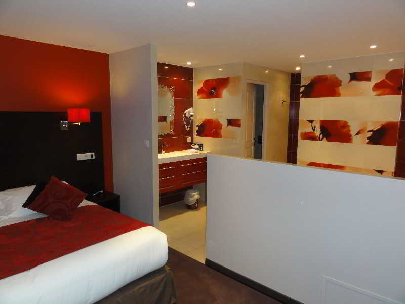 Hotel Restaurant Les Coquelicots, The Originals Relais 圣帕尔杜洛尔蒂日耶 外观 照片