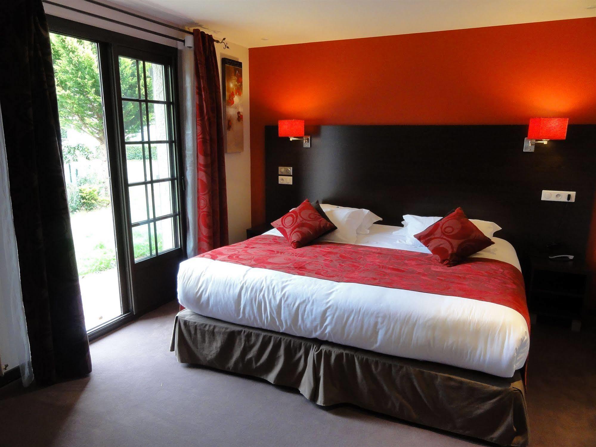 Hotel Restaurant Les Coquelicots, The Originals Relais 圣帕尔杜洛尔蒂日耶 客房 照片